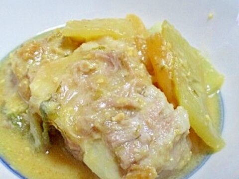 鹿児島料理　豚骨と蒟蒻の味噌煮